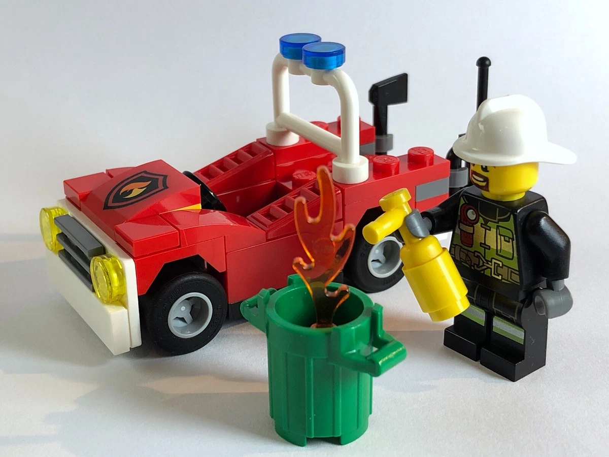 LEGO 30347 Set City Firefighter Minifig with Fire Car 100