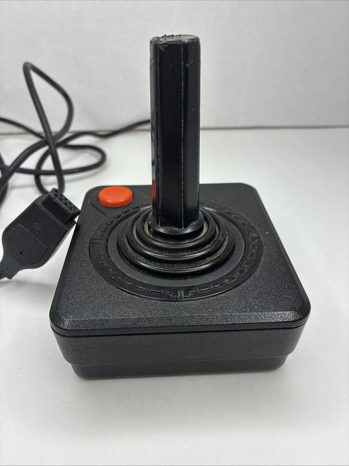 Atari 2600 CX-40 - Joystick limpo, testado e funcionando - Conector AMP - Imagem 2 de 4