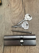 Yale Cylinder Door Lock 2-Key Access In Stainless Steel Used