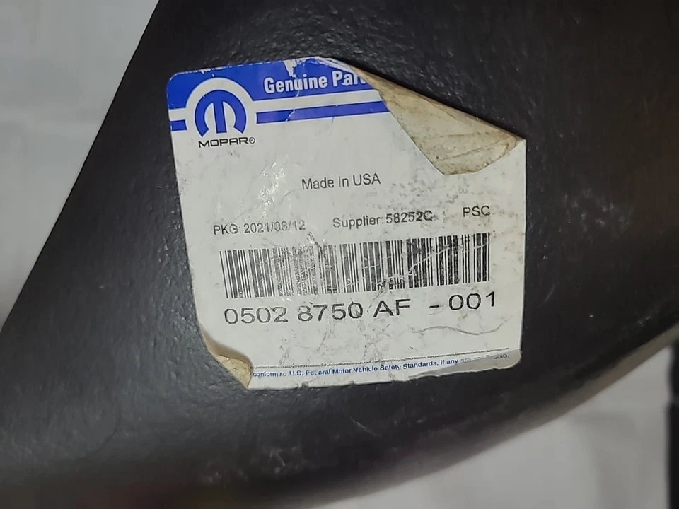 Protector contra salpicaduras MOPAR 5028750AF, derecho - Se adapta a: Dodge Challenger 2008-2014 Foto 2 de 4