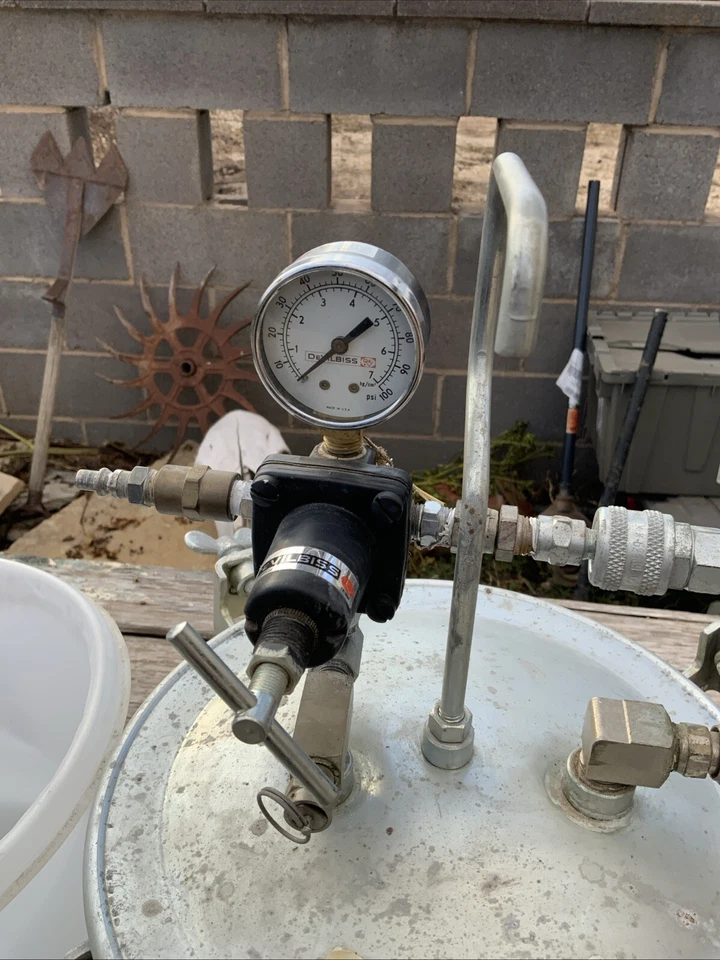 Olla a presión Devilbiss de 2 galones recubierta de zinc serie DEV PT con mangueras bordaderos limpios Foto 4 de 4