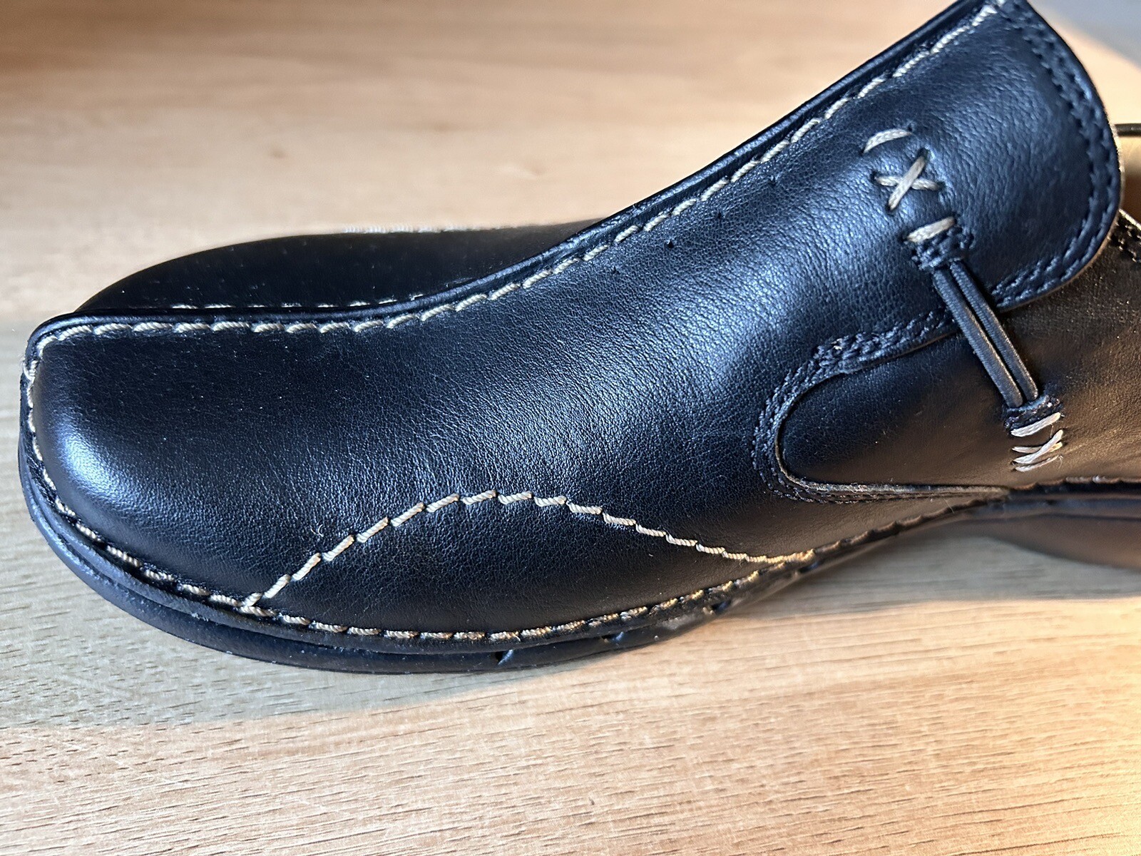 CLARKS Un Loop Unstructured Black Leather Slip On Comfort Nurse Shoes