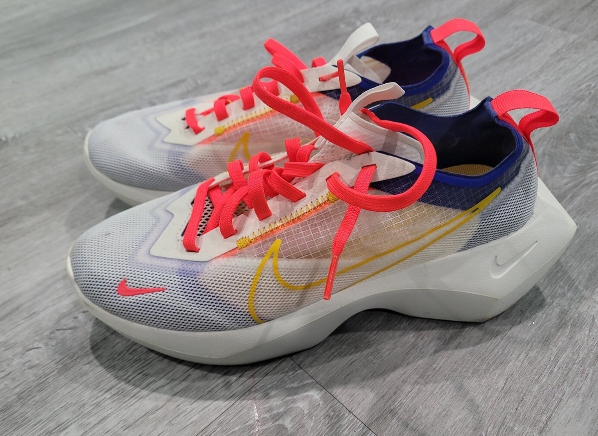 nike vista lite trainers in white red and blue