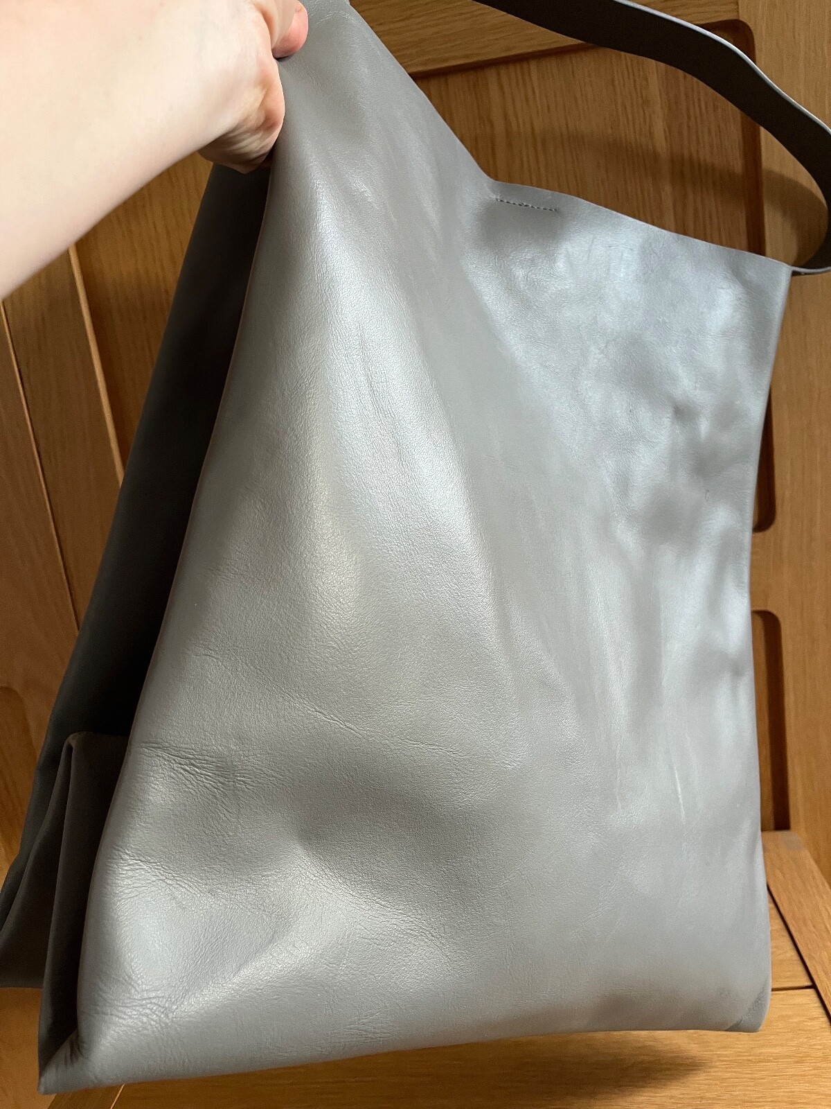 COS Oversized Leather Folded Shopper Tote Bag in Light Grey image 7