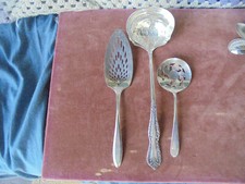 ANTIQUE LG LADLE POACH SERVER AND PIE KNIFE SILVER PLATE ROGERS COMMUNITY PLATE