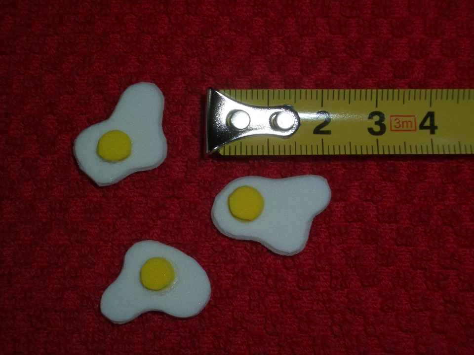 MADE BY FARBKLECKSTIGER* 3 Mini Spiegeleier Spiegelei Ei Eier Miniatur Puppenstube 1 x 2 cm Moosgummi