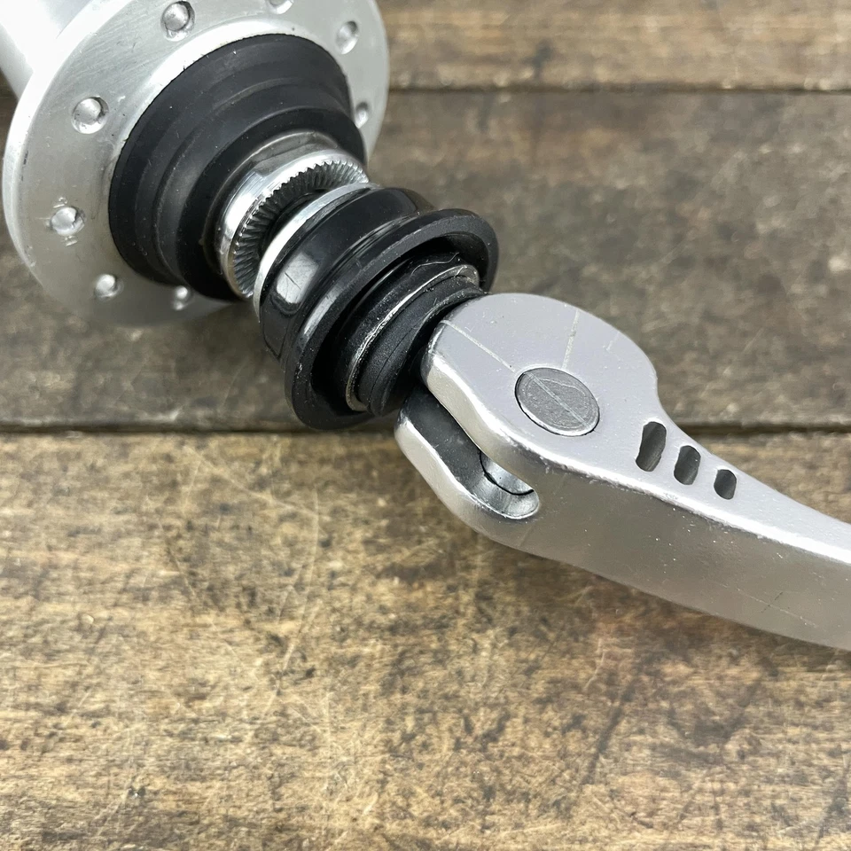 Buje delantero para bicicleta de carretera Bontrager 20H 20 liberación rápida QR CLIX pincho aleación plateada Foto 4 de 4