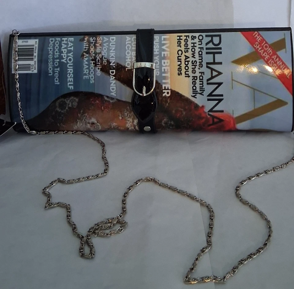 Bolso sin asas retro de vinilo con impresión de portada de revista Rihann VAGUE de los 80 de Olivia Miller💕 Foto 4 de 4