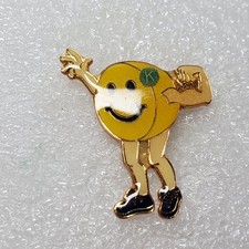 Kiwanis International Lapel Pin Smiley Mascot Enamel Gold-Tone Walmar Art Strong