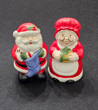 Vintage Santa Claus and Mrs Claus Salt and Pepper Shakers