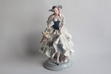 ROYAL DUX Femme au panier de fleurs porcelaine n°143 (75699)