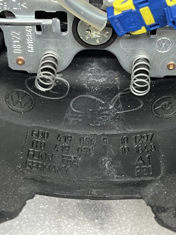 Original VW Polo 9N 9N3 Touran 1T Airbaglenkrad Lenkrad 6Q0419091G  Emblem blau - Bild 4 von 4