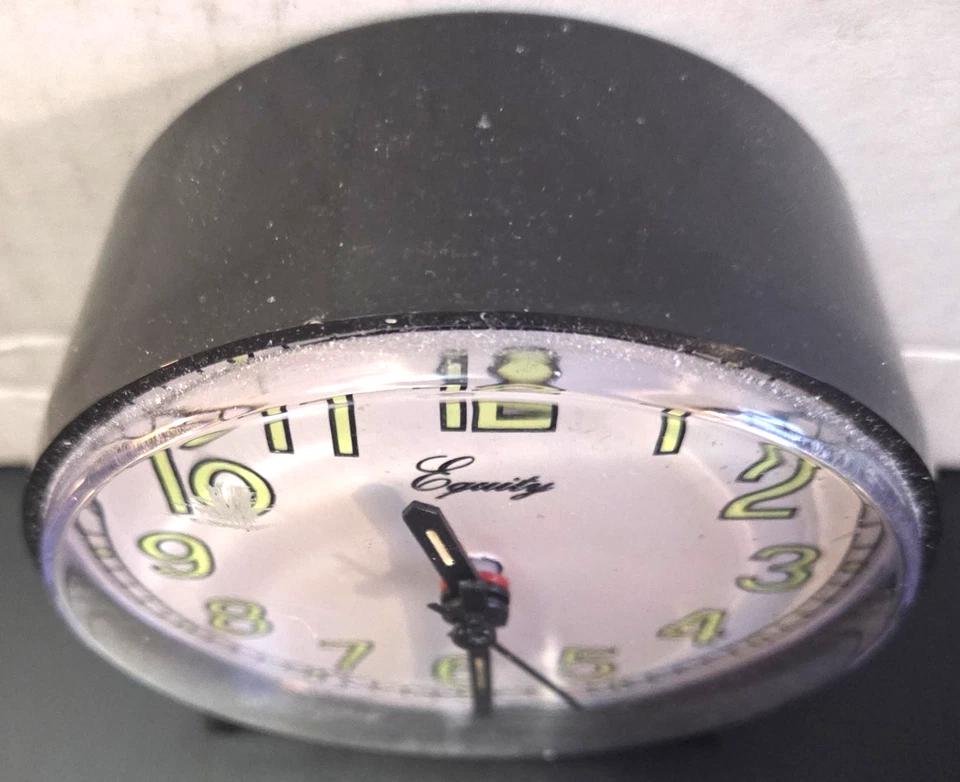 🔥🔥EQUITY BY LA CROSSE ANALOG QUARTS ALARM CLOCK #14077 BLACK *TESTED/WORKING* - Image 3 of 4