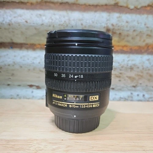 Nikon AF-S DX Nikkor 18-70mm f3.5-4.5 G ED Zoom Lens With Caps