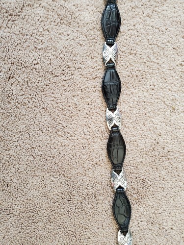 Cinturón de cuero Brighton negro cocodrilo en relieve con caracolas tono plata talla 32 - Imagen 4 de 5