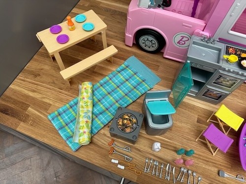Barbie 3-in-1 Dreamcamper Camper Van, Boat, Car With Accessories, Toys - 第 4/13 張圖片
