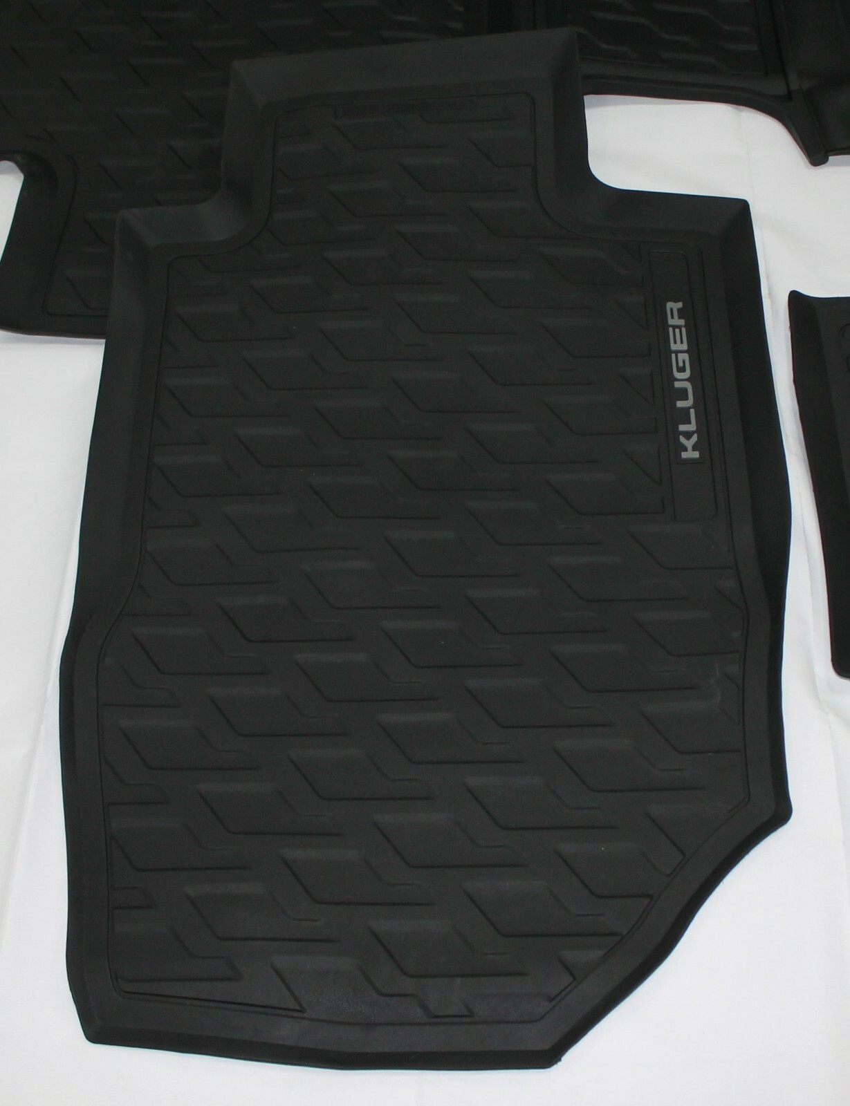 TOYOTA KLUGER RUBBER FLOOR MATS FRONT AND REAR SET FROM MARCH 2021 NEW