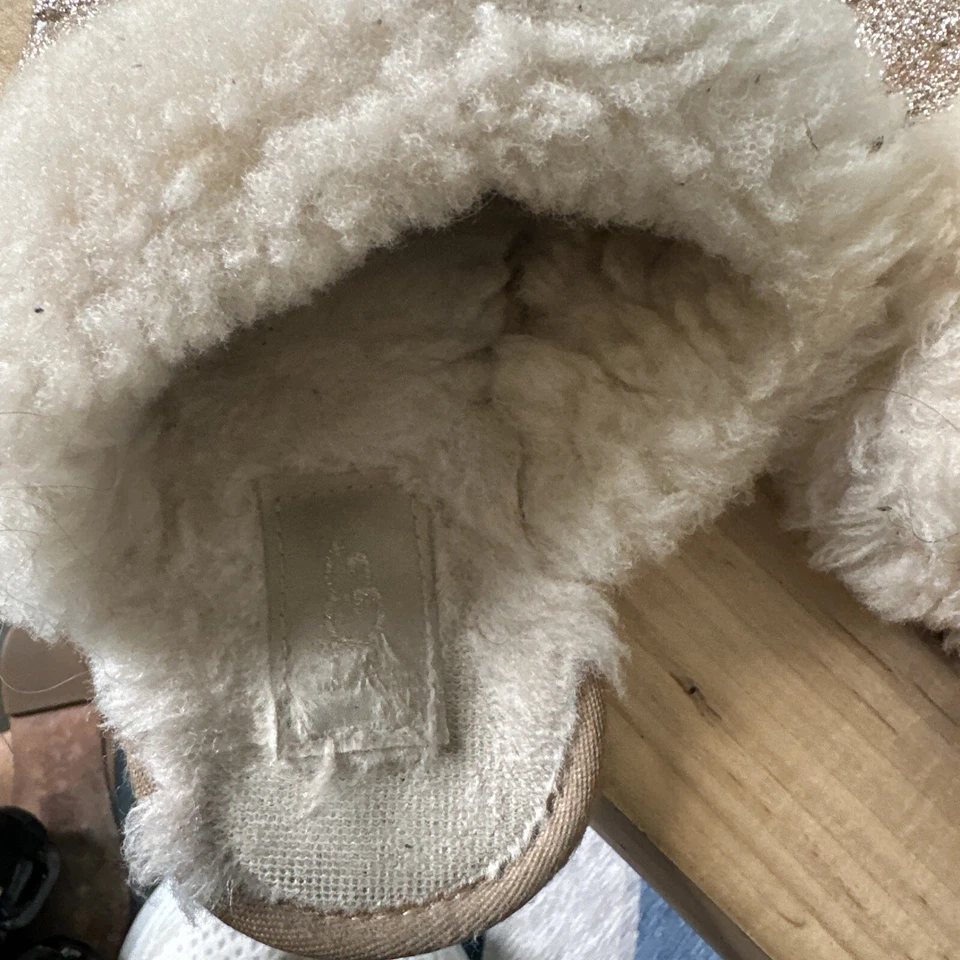 UGG Scuffette II Sparkle 金色拖鞋 6 — 第 4/4 张图片