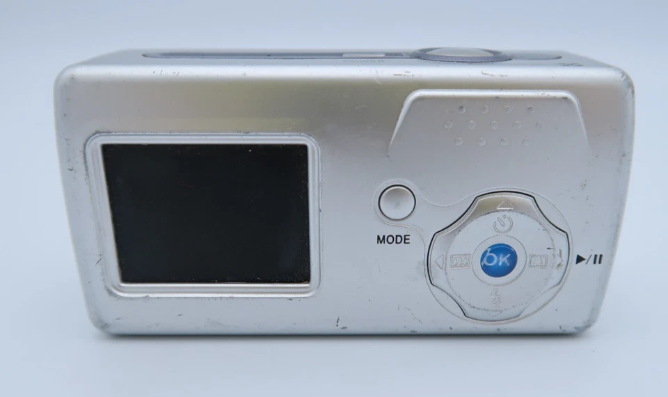 Praktica Mini 3.2MP Digital Compact Pocket Camera Silver Small Camera (8x2cm) - Image 3 of 4
