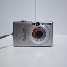 Canon SD600/ IXUS 60/IXY 70 Digital Camera 6 MP 3X Optical Zoom with Accessories