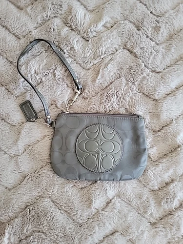 Mini pochette da polso Coach grigia in pelle tela firmata C usata in ottime condizioni