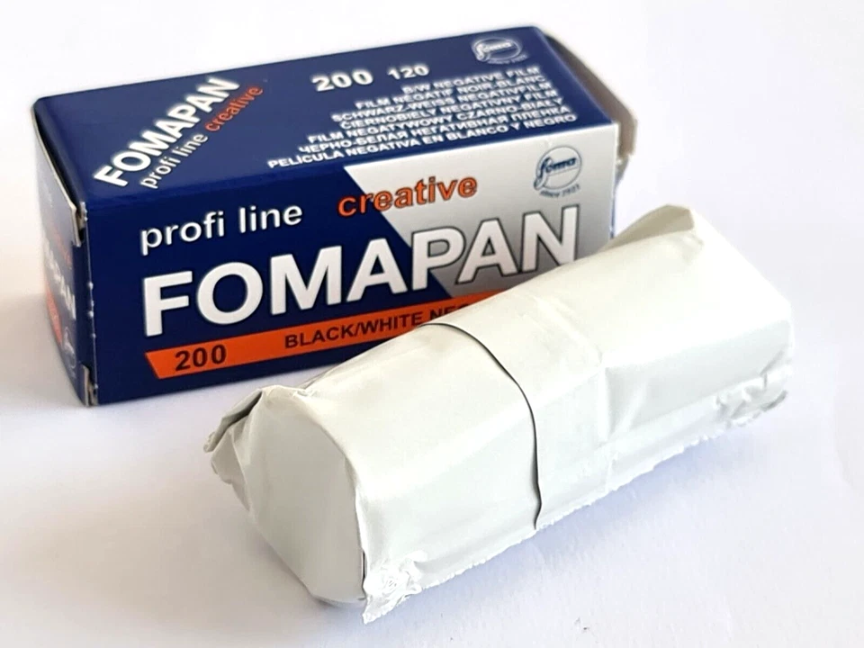 ¡FRESCO! Película negativa para cámara Fomapan Creative 200 ISO, formato medio 120/6 cm blanco y negro Foto 3 de 3