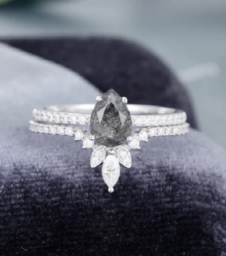 Maravilloso juego de anillos de compromiso 935 marquesa blanca y ónix negro en forma de pera de 2,20 quilates Foto 2 de 4