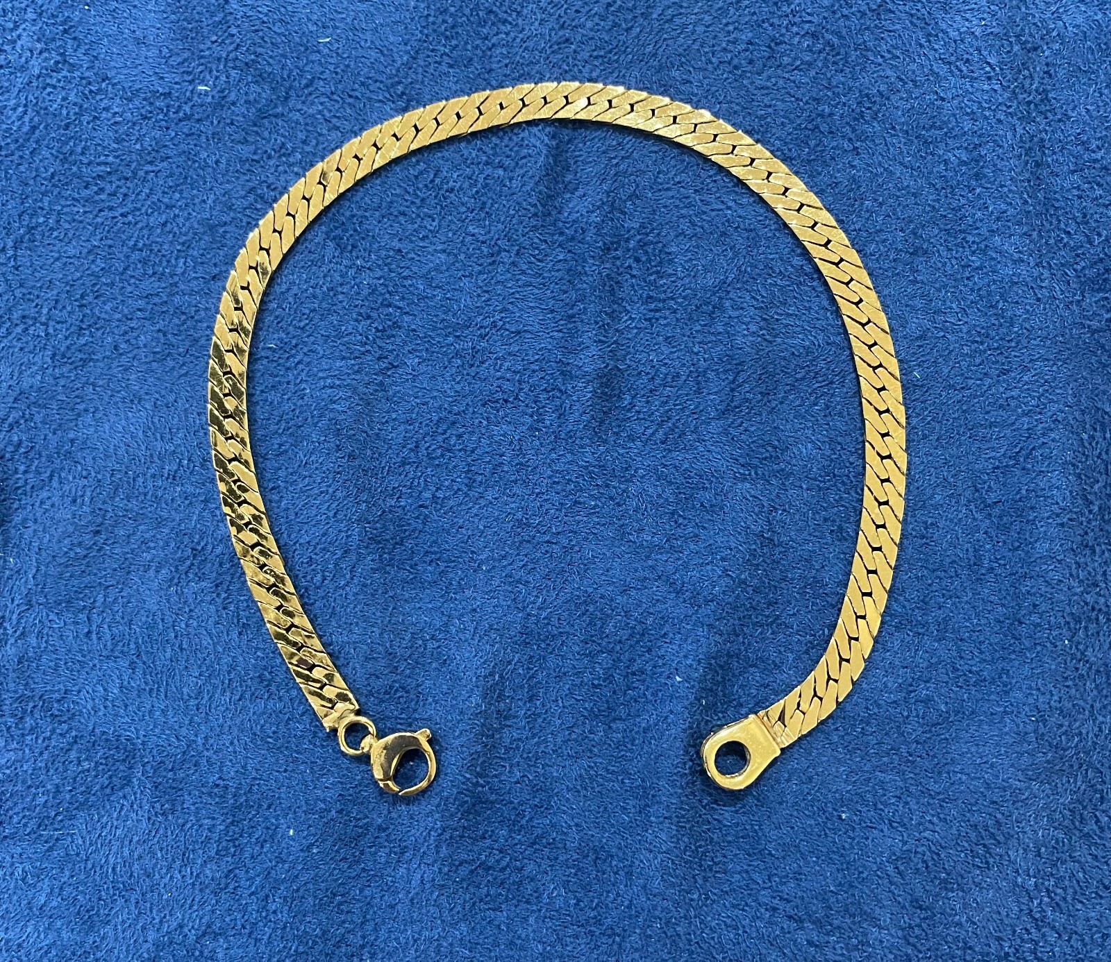 14 KT Solid Yellow Gold Herringbone Bracelet - image 1