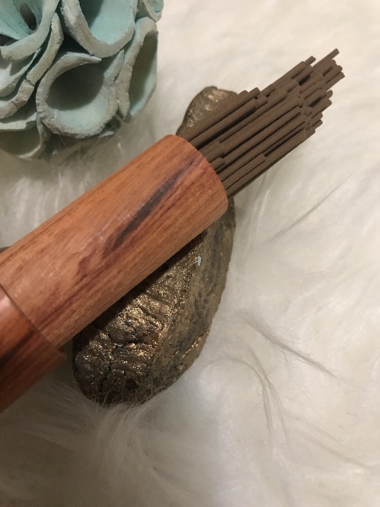 Vietnam AGARWOOD INCENSE WITHOUT STICK RANK 1 Wood tube/package