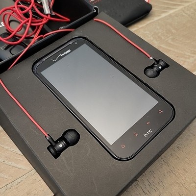 HTC Rezound ADR6425 Verizon 4G Smartphone iBeats Dr. Dre Earphones NOB Untested