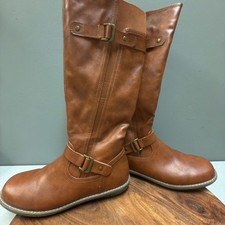 Stylish Tan Leather Buckle Boots