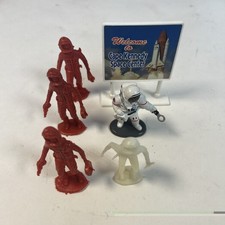 Vtg 1960s MPC Plastic Space Men Astronaut Figures Red, White  Blue And Sign 6pc