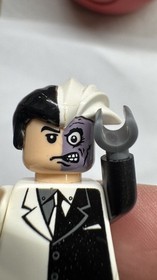 LEGO Two-Face Minifigure bat004 7781 Set BATMAN 2006 Black Stripe Hips
