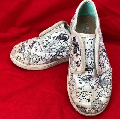 toms white bunny canvas