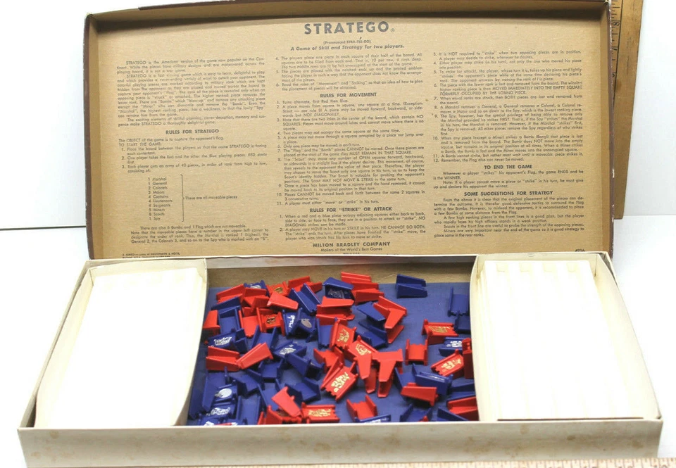 3 Vintage Board Games MB 1975 Stratego+1976 Hangman Vincent Price+1963 Clue - Image 2 of 4