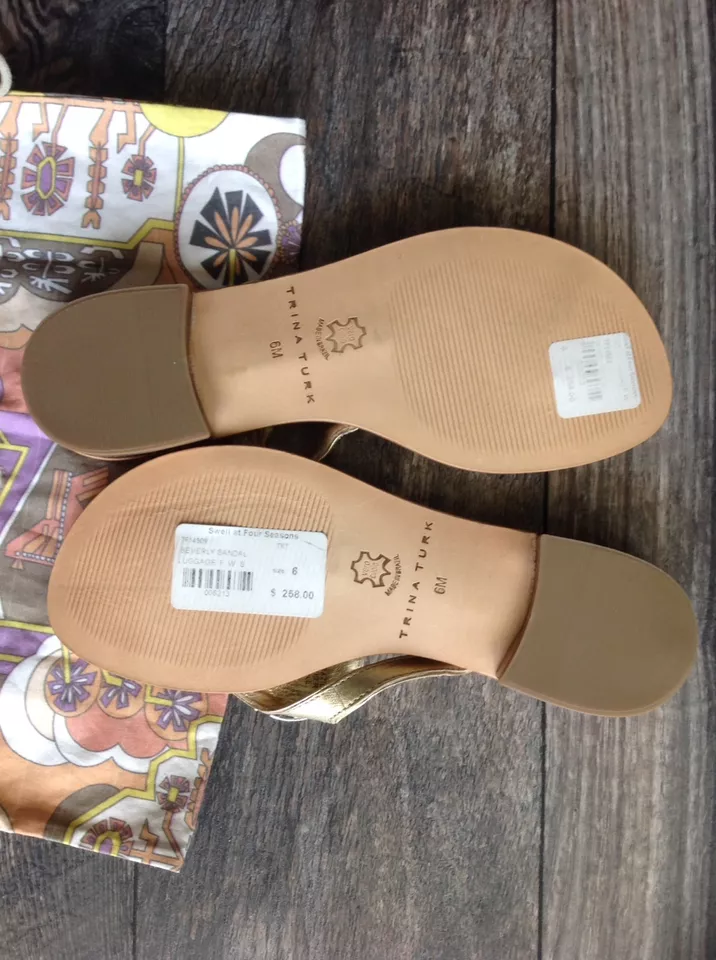 Sandalias Trina Turk Chanclas Doradas Con Piedras 6 M Nuevas $258 Foto 3 de 4