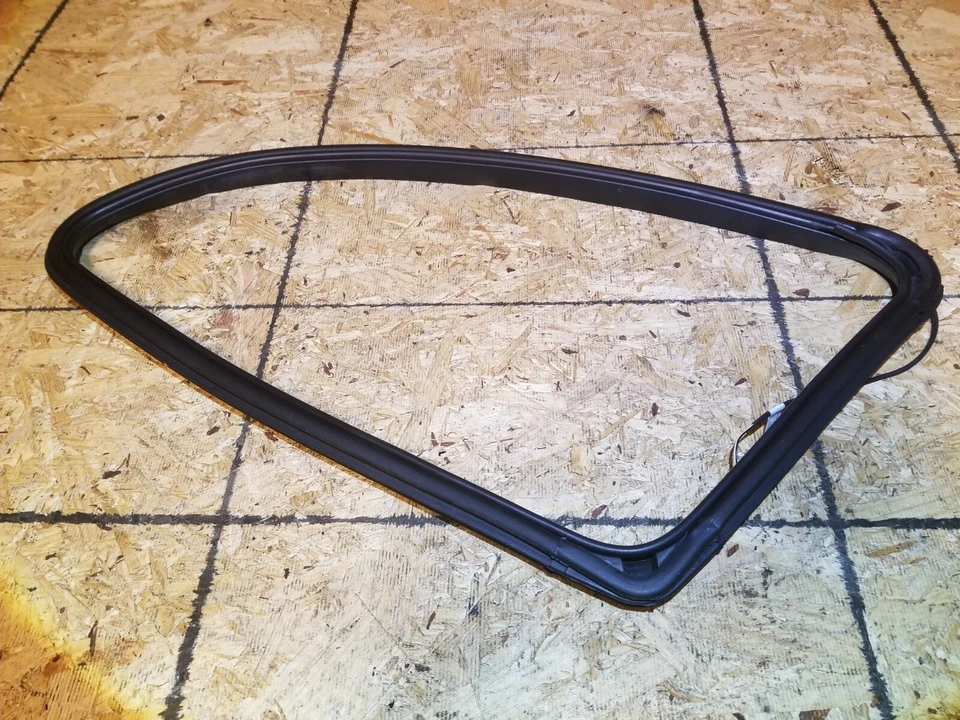 07 08 09 10 Mercedes R350 PASA TRASERA DERECHA CUARTO VENTANA SELLO OEM Foto 2 de 4