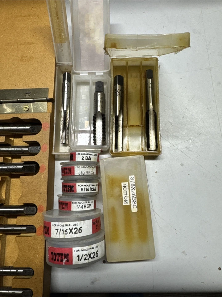 Juego de troqueles de grifo Triumph Pre-Unit hecho en Inglaterra en caja original completo Foto 2 de 4