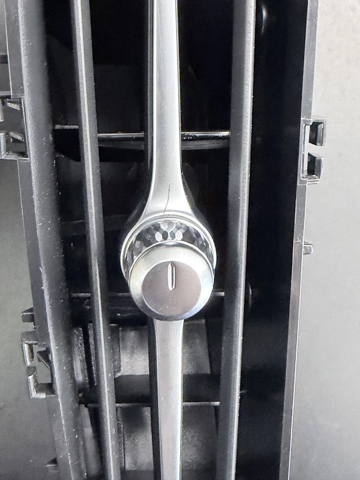 2019 - 2025 年沃尔沃 S60 V90 XC60 V60 S90 Air Outlet Center 左侧 — 第 4/4 张图片