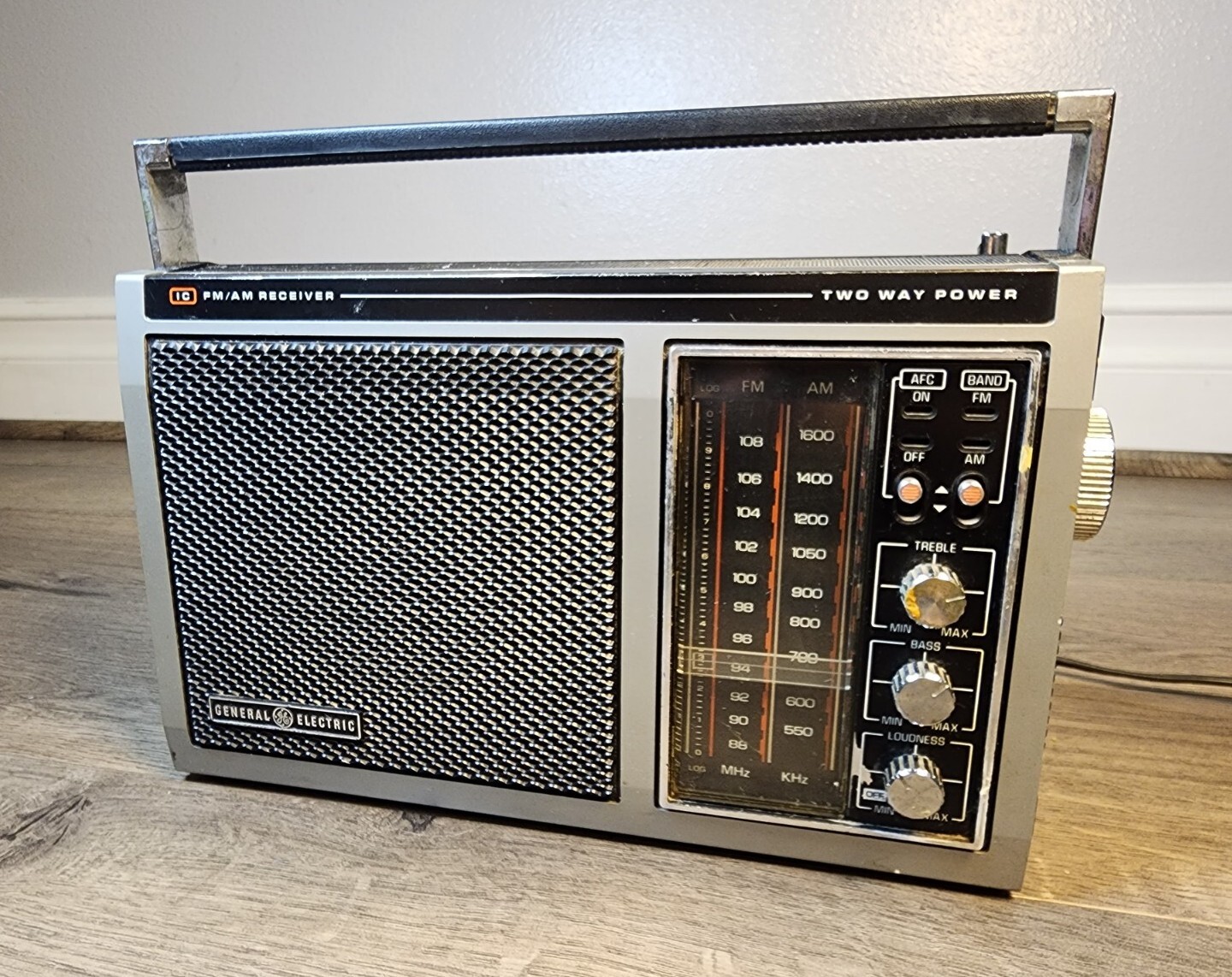 Vintage BOOMBOX 70s General Electric AM/FM A/C Radio Model 7 2875A