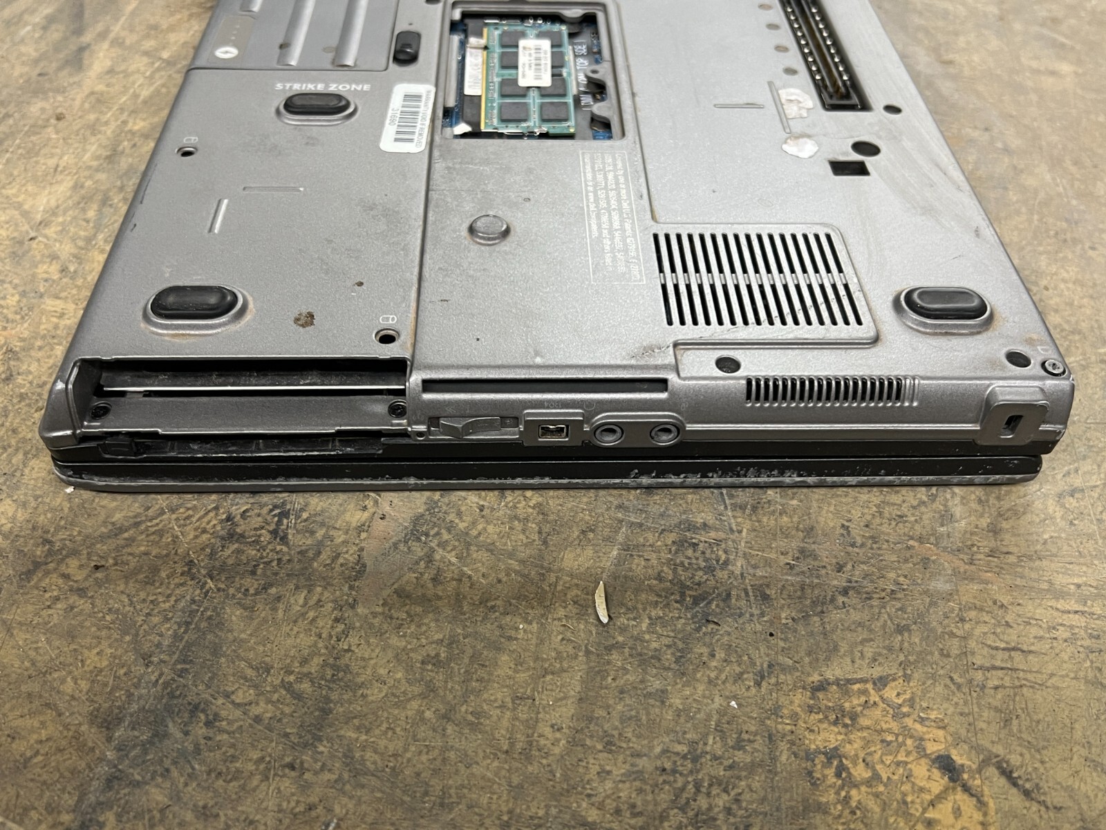 Dell Latitude D630 C2D T7250 2.0GHz 2GB RAM NO HDD - Picture 7 of 7