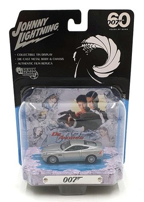 Johnny Lightning Maßstab 1:64 JLDR016 - 2002 Aston Martin V12 Vanquish 007 silber