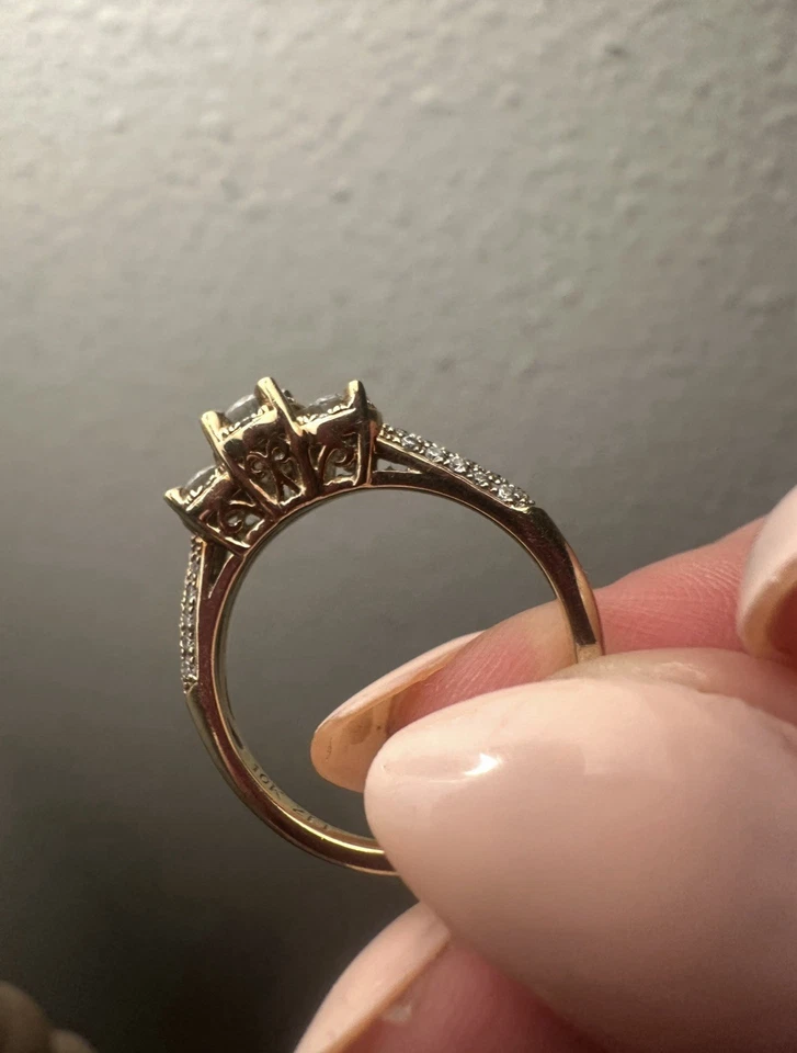 10K Solid Gold Three Set 2- 0.25 ,1- 0.35 Carat Natural Diamond Engagement Ring - Image 2 of 4