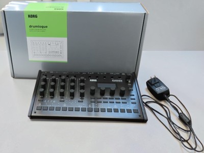 KORG Drumlogue Hybrid Drum Machine mit Box
