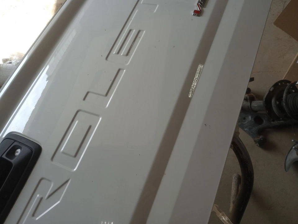 Chevrolet Colorado 2022 puerta trasera blanca con cámara PPA cero millas 2604890 Foto 4 de 4