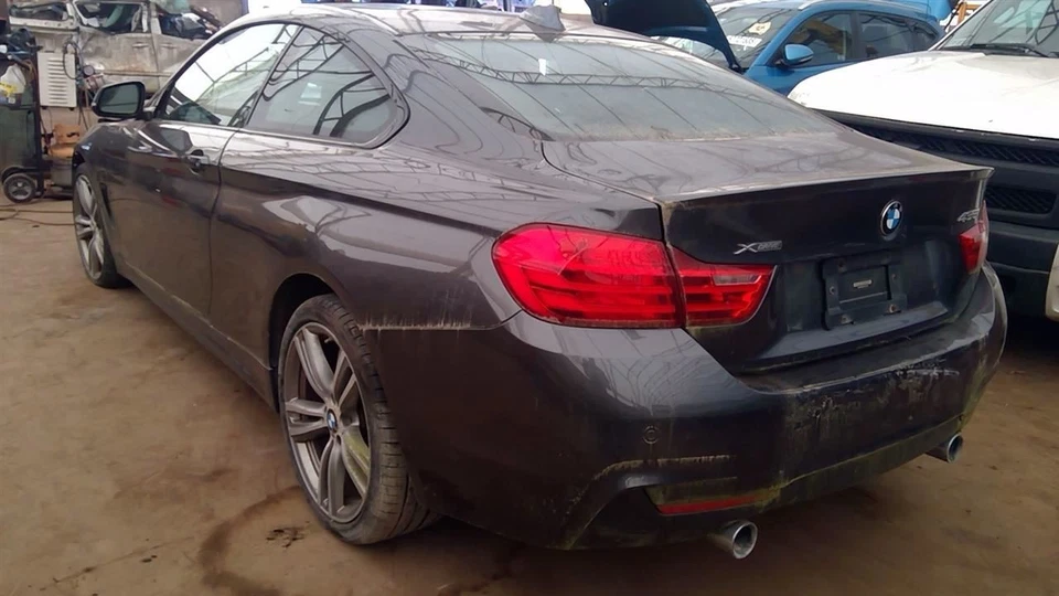 Pinça de passageiro dianteira sem freios de cerâmica carbono compatível com 15-20 BMW M4 6642023 - Imagem 3 de 4