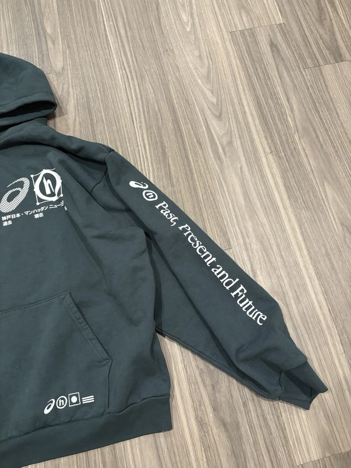 Sudadera con capucha gráfica HIDDEN x ASICS para hombre XX negra pasado presente futuro lanzamiento limitado Foto 2 de 4