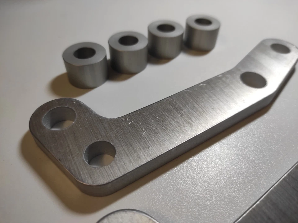 Soportes adaptadores conversión pinza freno trasero grande Volvo 240 740 940 S60R V70R R Foto 3 de 4