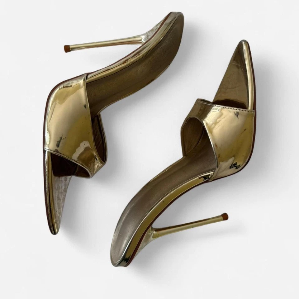 Tacones de aguja dorados en punta (talla 8 para mujer) Foto 2 de 4