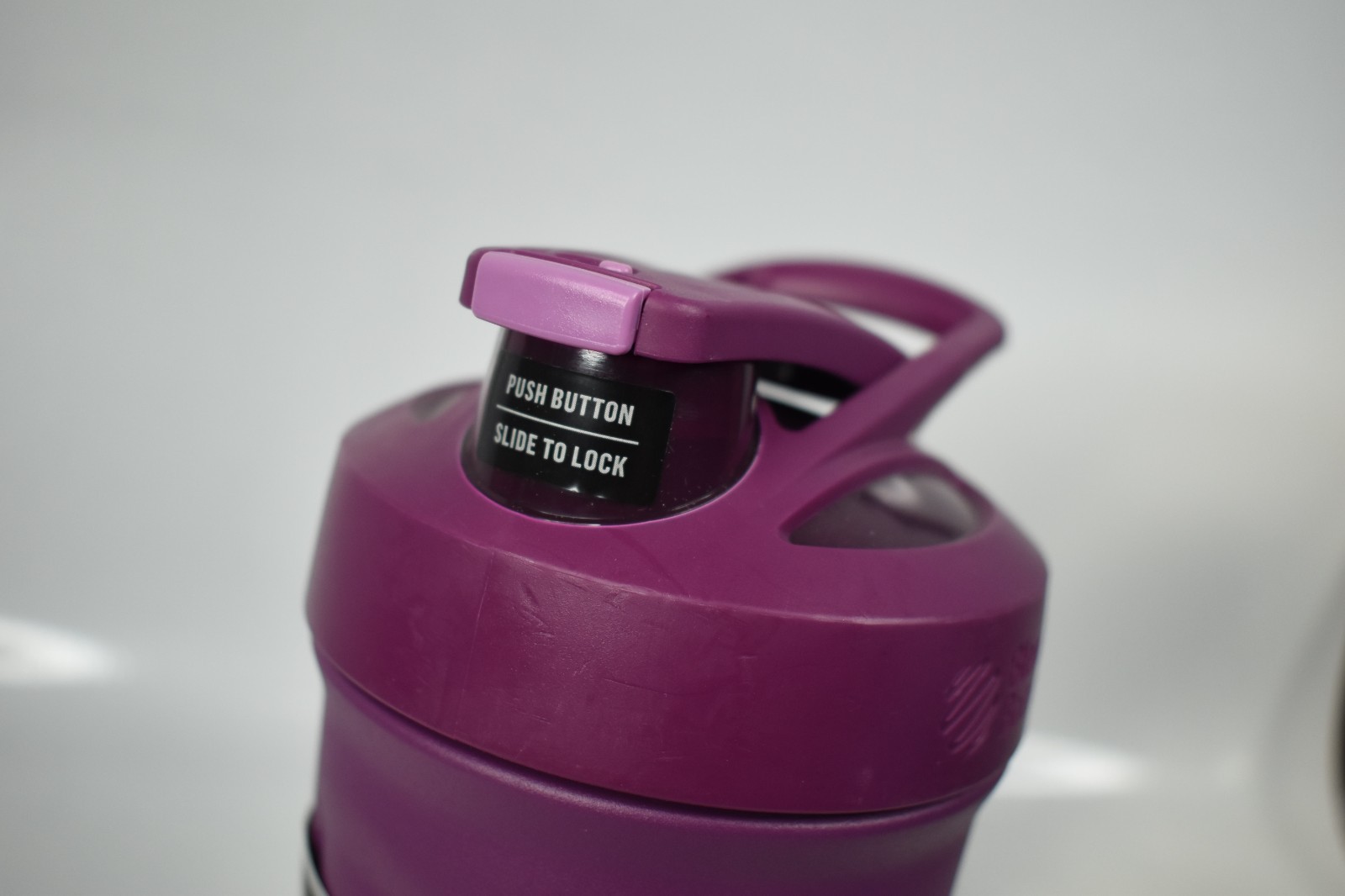 Blender Bottle Insulated 24 oz Push Button Locking - New
